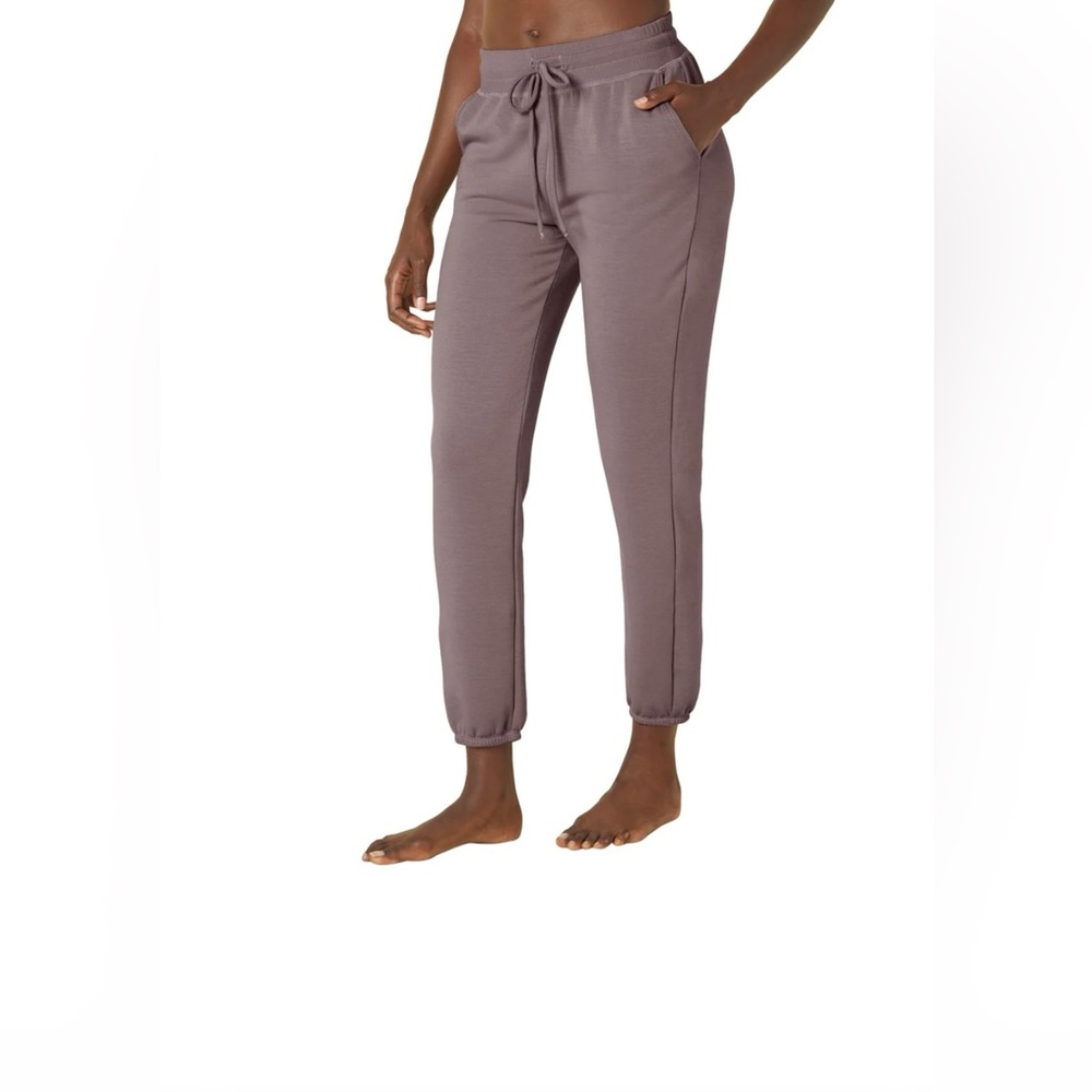Beyond Yoga
Weekend Sweatpant